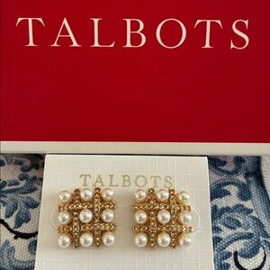 NWT Woven Tic tac toe pearl stud earrings